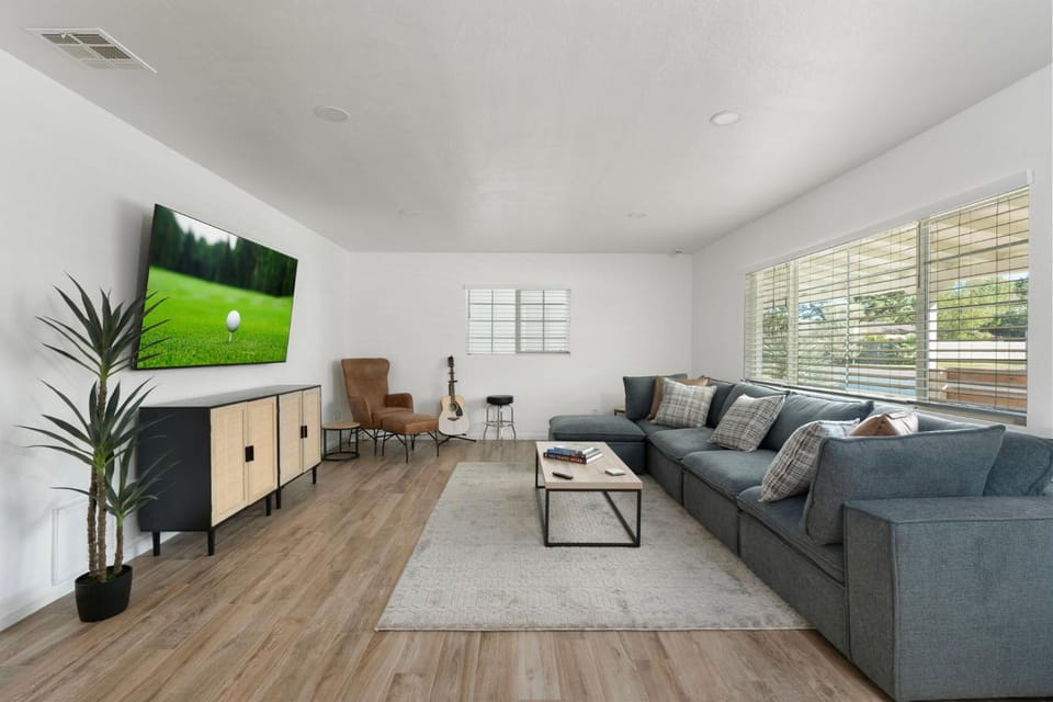 Encanto - 1 Mile to ASU Downtown, Hot Tub, Dogs OK House in Tempe