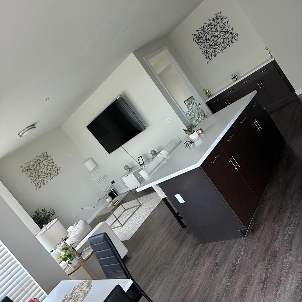 DTLA prime one bedroom steps away from Crypto Apartment in Los Angeles