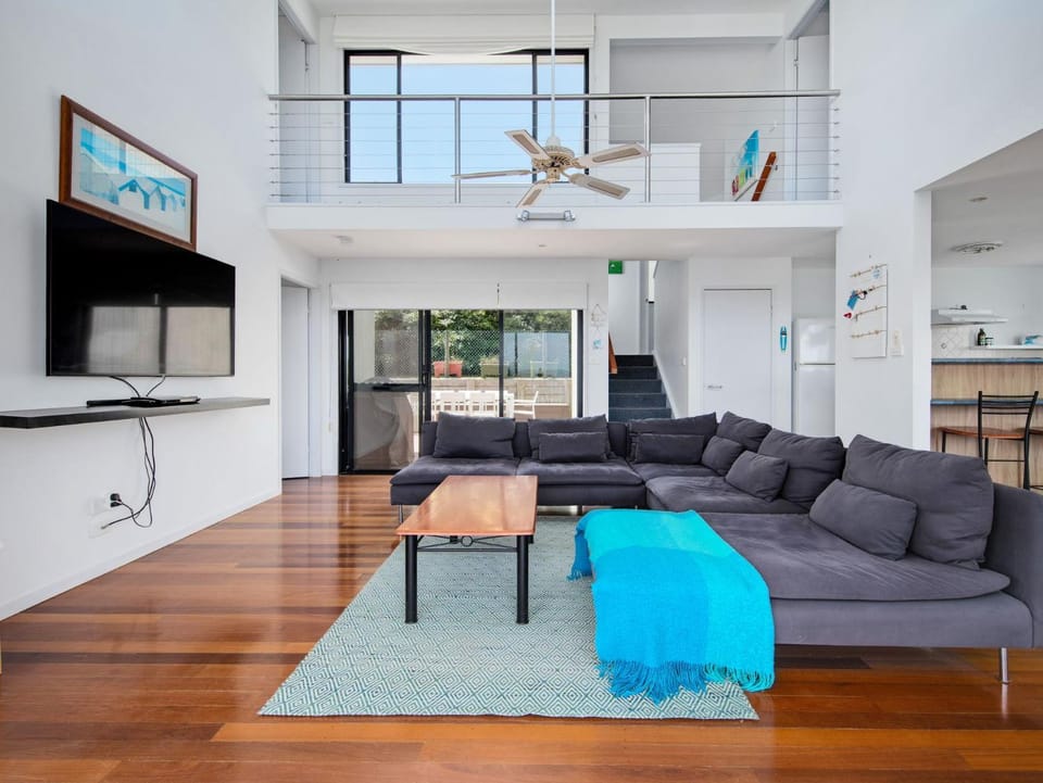 TV and multimedia, Kitchen or kitchenette, Living room, Seating area, Evening entertainment