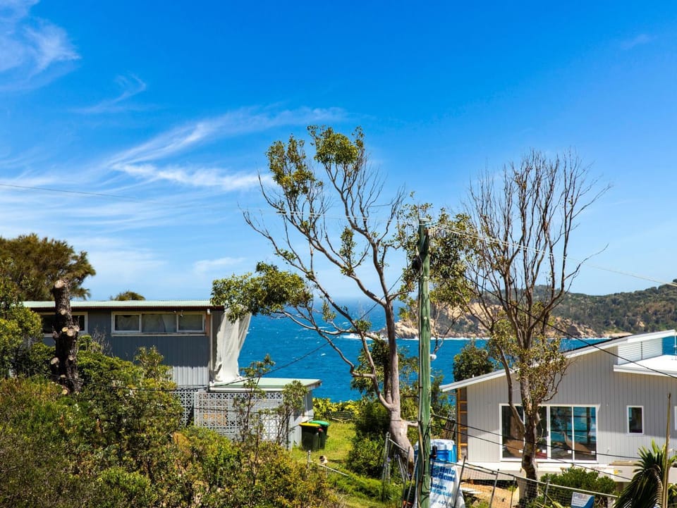 Sunshine & Sea Breezes at Malua Bay House in Malua Bay