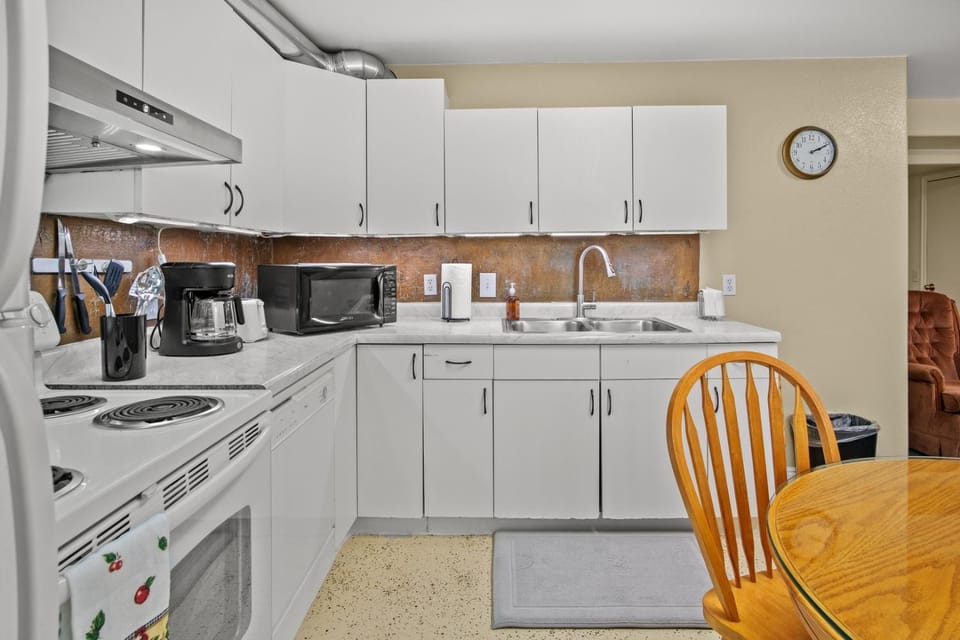 3BR Home • Near Maverik Center & Valley Fair House in West Valley City