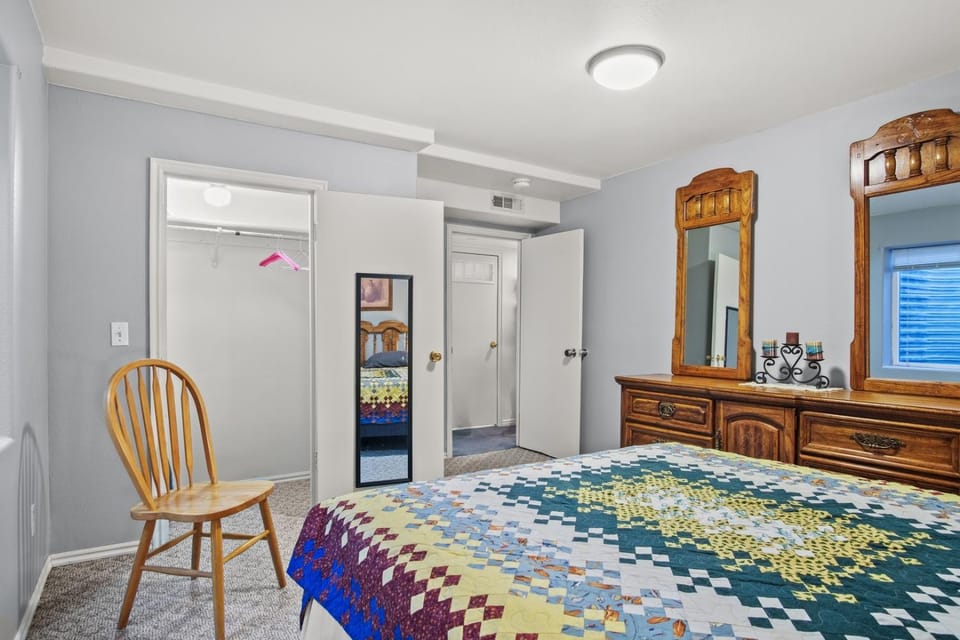 3BR Home • Near Maverik Center & Valley Fair House in West Valley City
