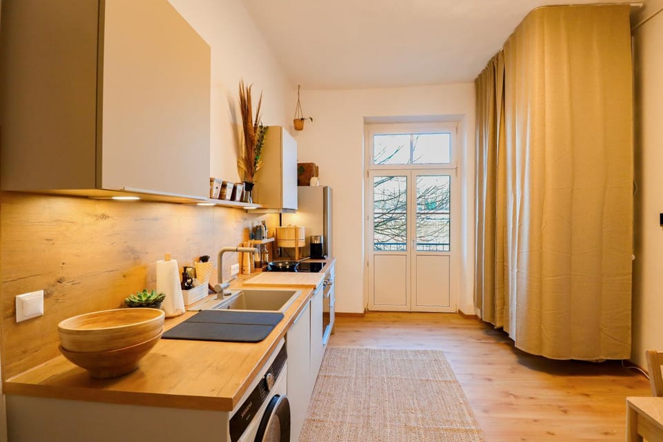 View (from property/room), Balcony/Terrace, Kitchen or kitchenette, Mountain view, kitchen