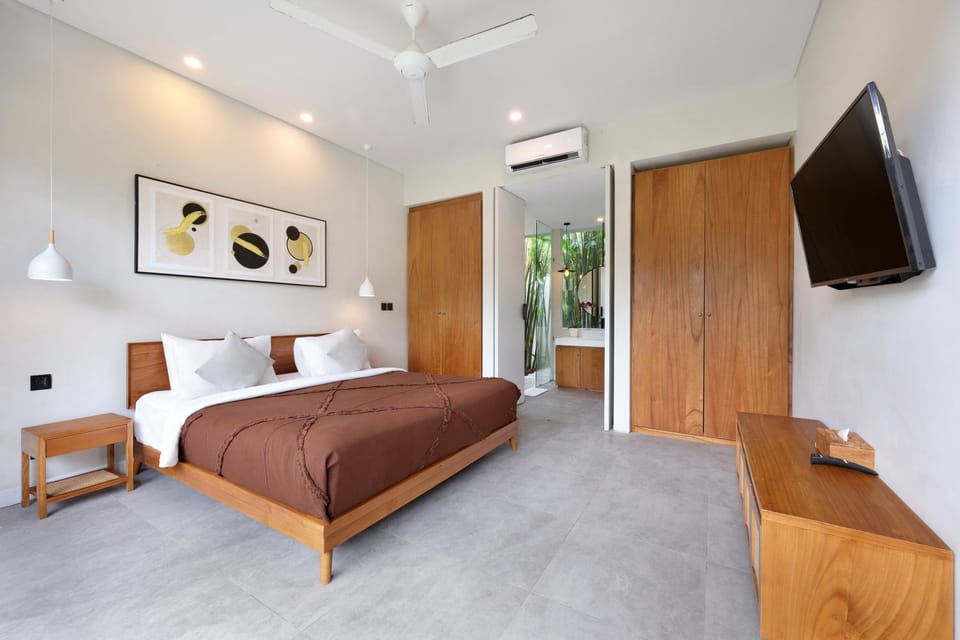 Bed, TV and multimedia, Bedroom, wardrobe, air conditioner