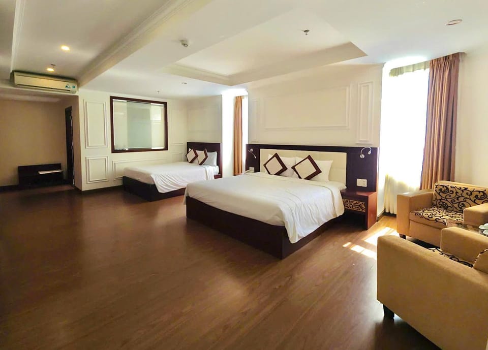 Bed, TV and multimedia, Living room, Photo of the whole room, Seating area, Bedroom