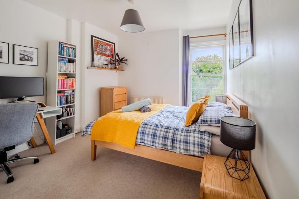 Beautiful 2 Bedroom Apartment in Redland - Simply Check In Apartment in Bristol