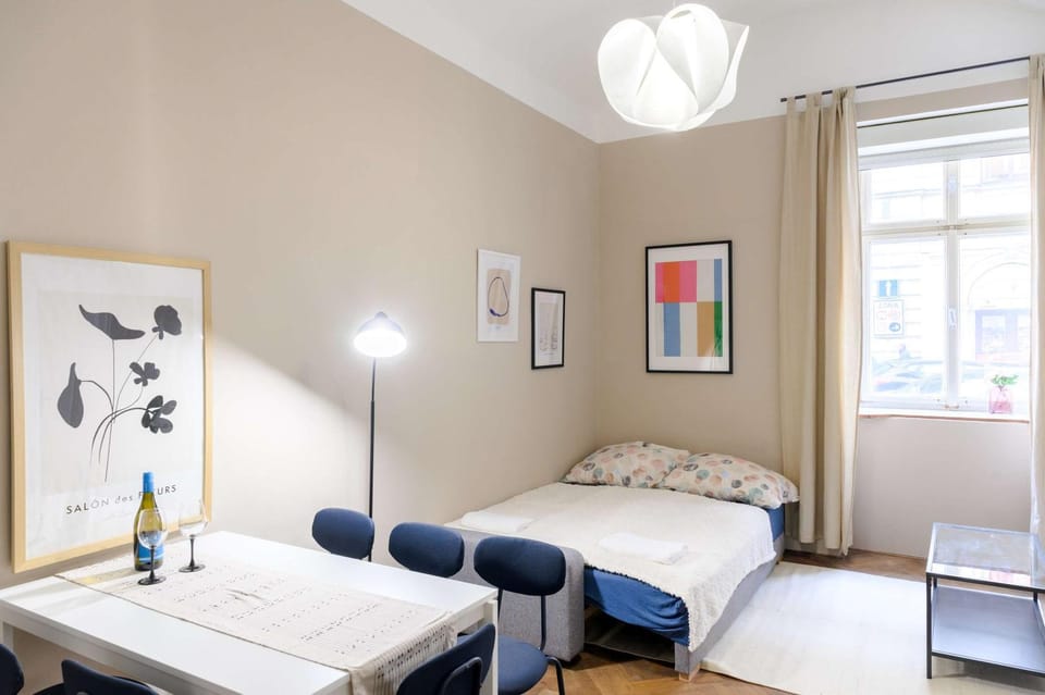 Old Town - 2BR - Living Room - Sleeps 8 - Metro 1 minute - Newly renovated Apartment in Prague