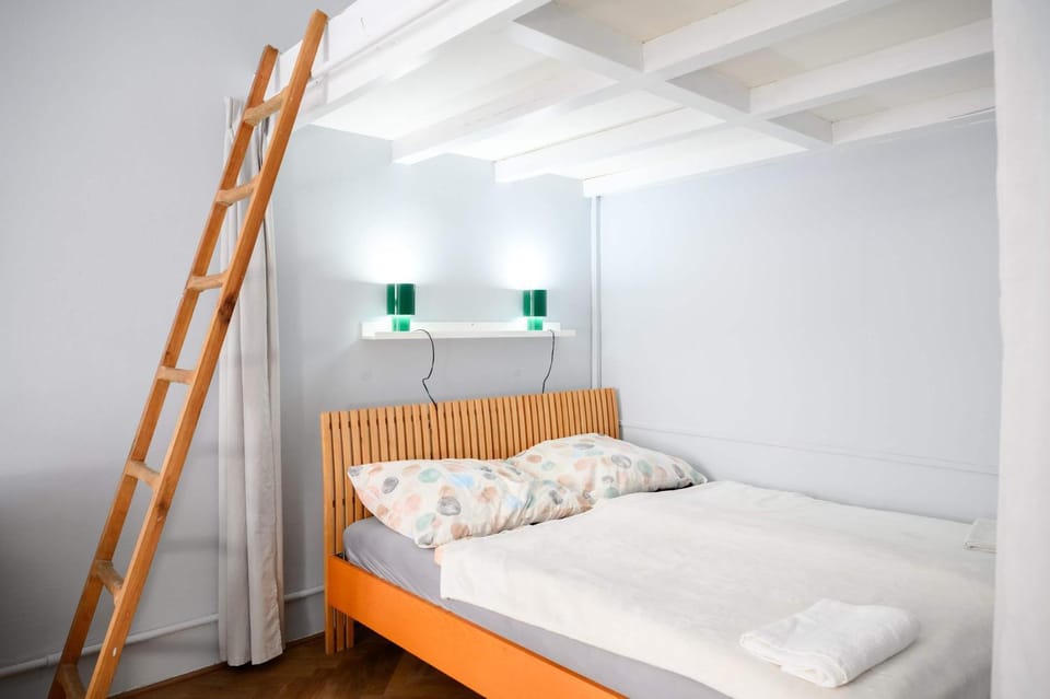 Old Town - 2BR - Living Room - Sleeps 8 - Metro 1 minute - Newly renovated Apartment in Prague