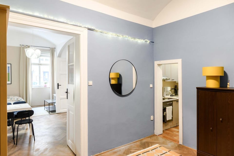 Old Town - 2BR - Living Room - Sleeps 8 - Metro 1 minute - Newly renovated Apartment in Prague