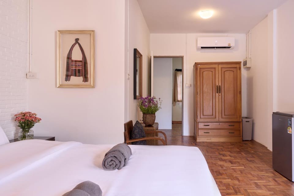 Photo of the whole room, Bedroom