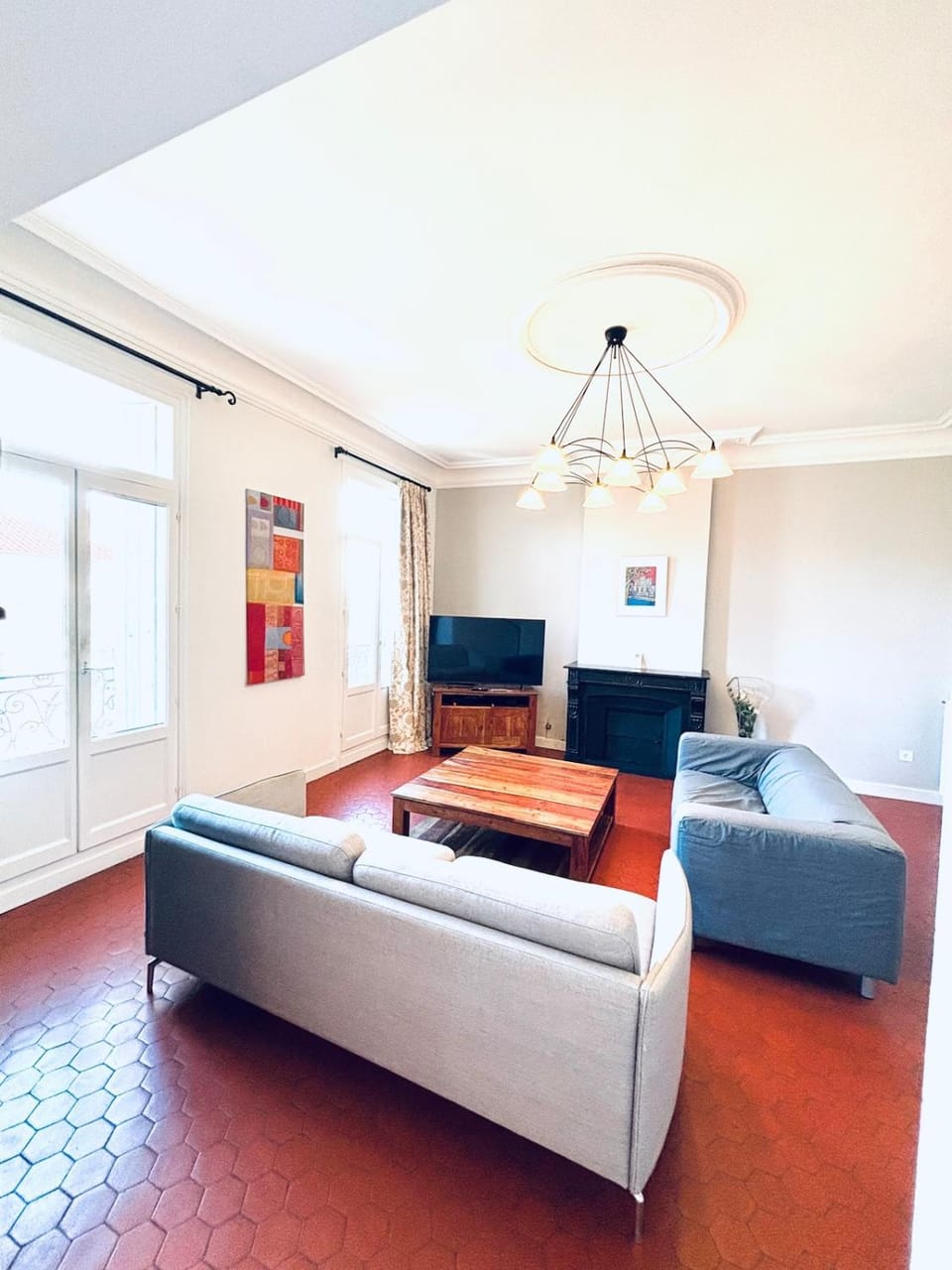 Le Mistral-5 Bedrooms-Balcony-Air Conditioning-Wifi Apartment in Béziers