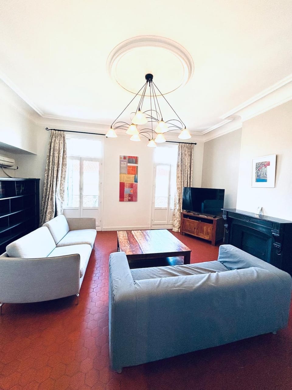 Le Mistral-5 Bedrooms-Balcony-Air Conditioning-Wifi Apartment in Béziers