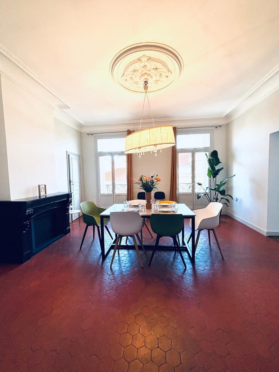 Le Mistral-5 Bedrooms-Balcony-Air Conditioning-Wifi Apartment in Béziers