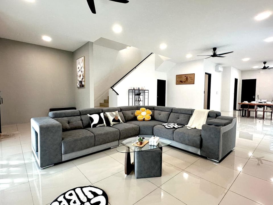 4BR Cozy Villa for 16 Pax Quiet Area & Spacious House in Penang