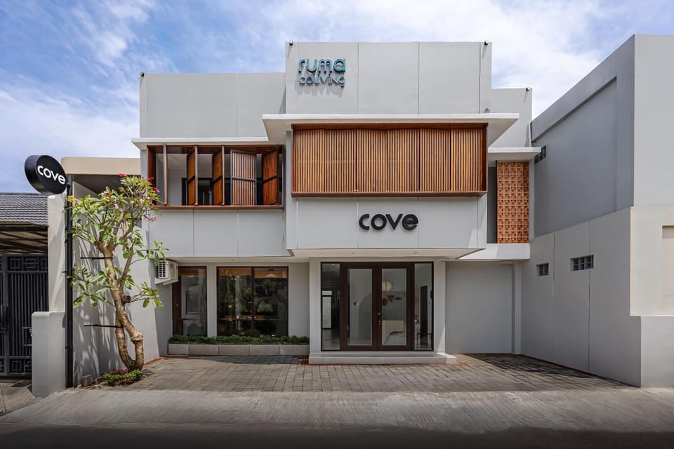Facade/entrance