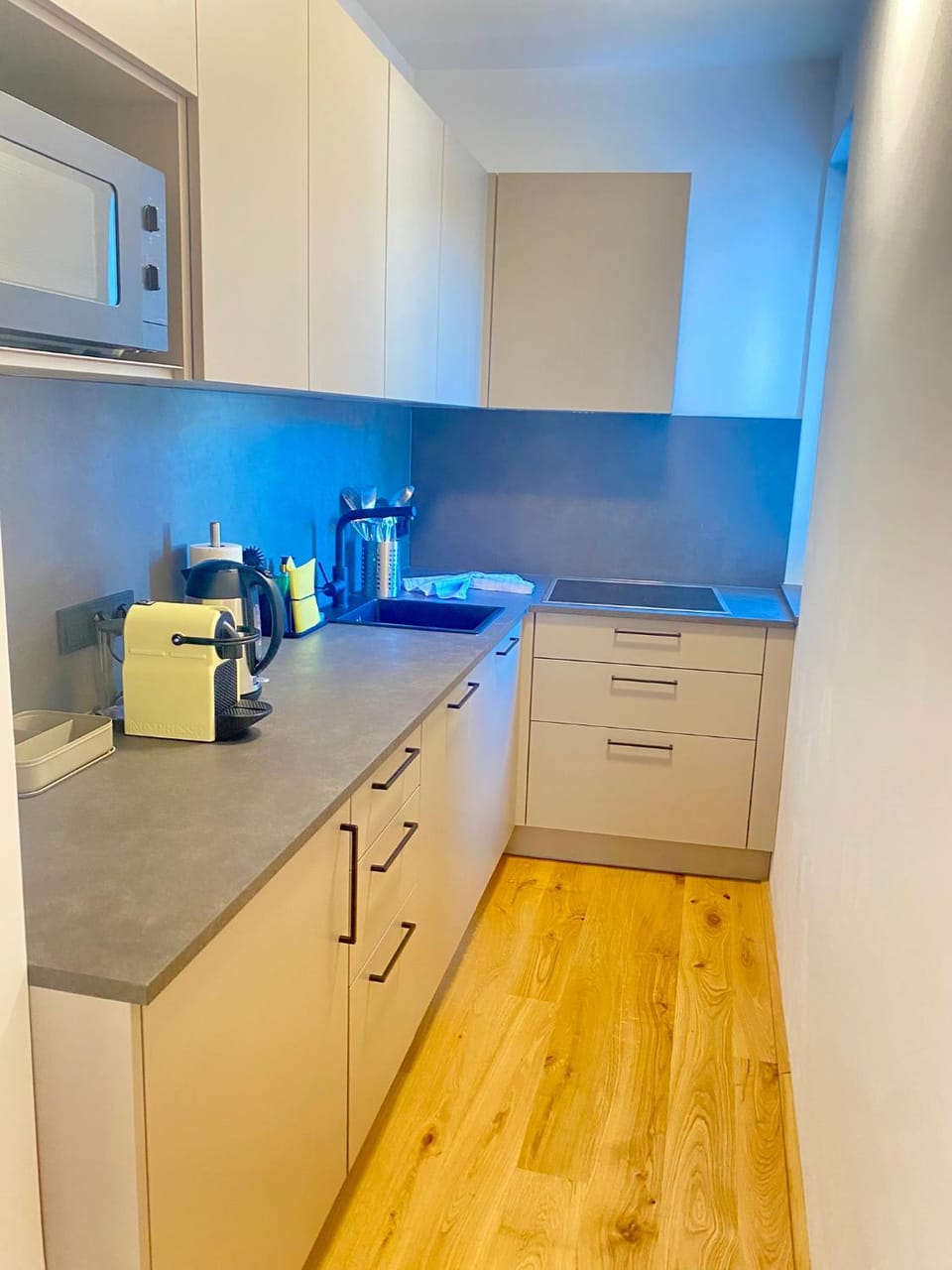 Coffee/tea facilities, Kitchen or kitchenette, stove, toaster, kitchen, kitchen