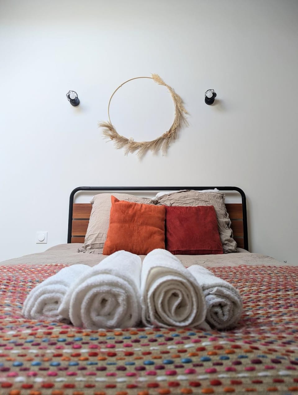 Bed, Bedroom, towels