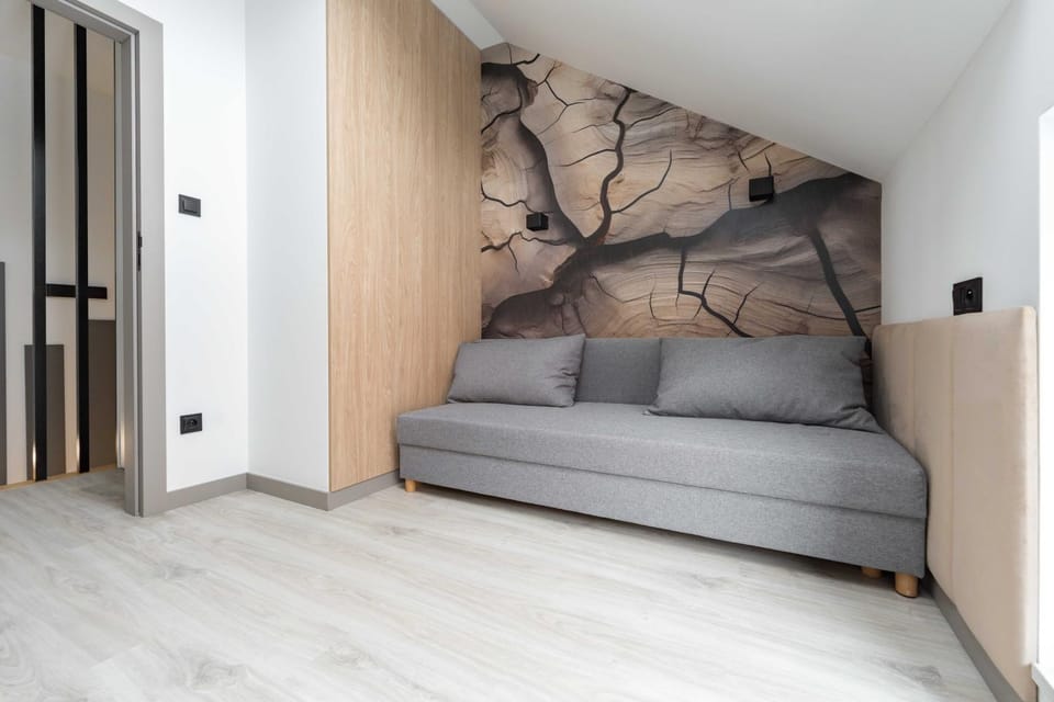 Photo of the whole room, Seating area
