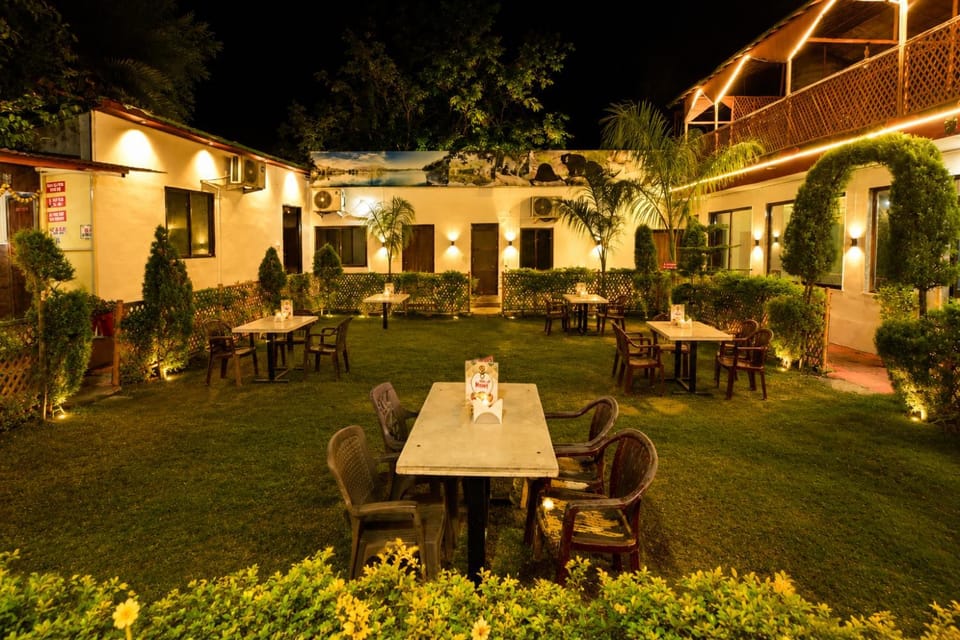 Restaurant/places to eat, Night, Garden, Other, Garden view