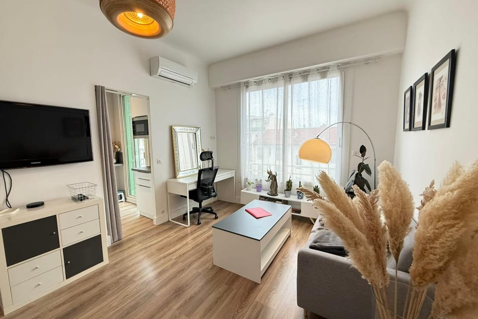 Beautiful studio apartment just a stone's throw from the beach Apartment in Nice