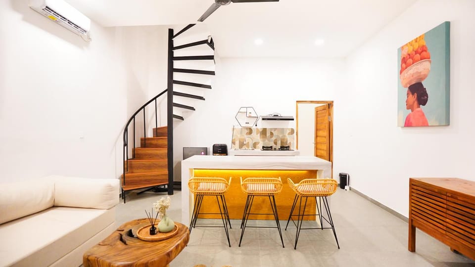 Dining area, kitchen