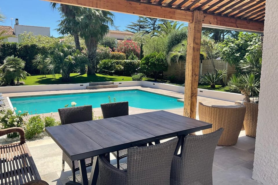 LVAM Villa Maraval 8 Guests 4 Bedrooms Swimming Pool Villa in Agde