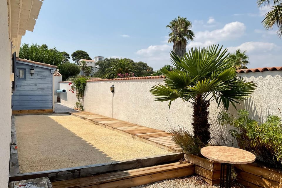 LVAM Villa Maraval 8 Guests 4 Bedrooms Swimming Pool Villa in Agde