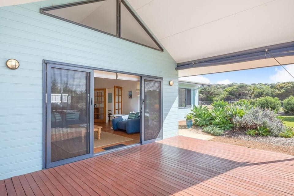 Beachfront Prevelly Exclusive Holiday Home House in Mitchell Drive