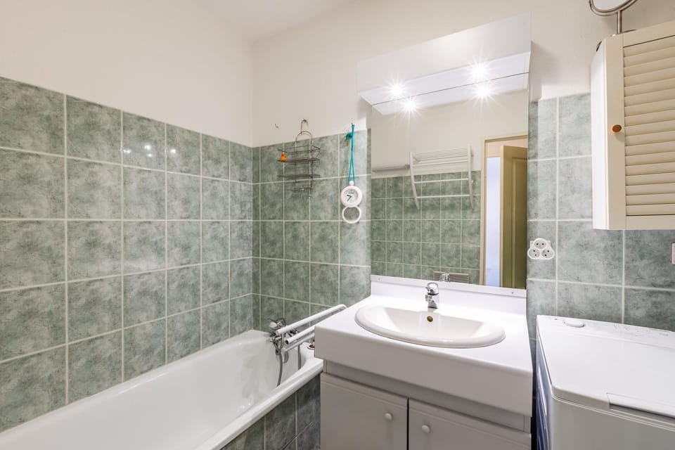 Bathroom, Bath