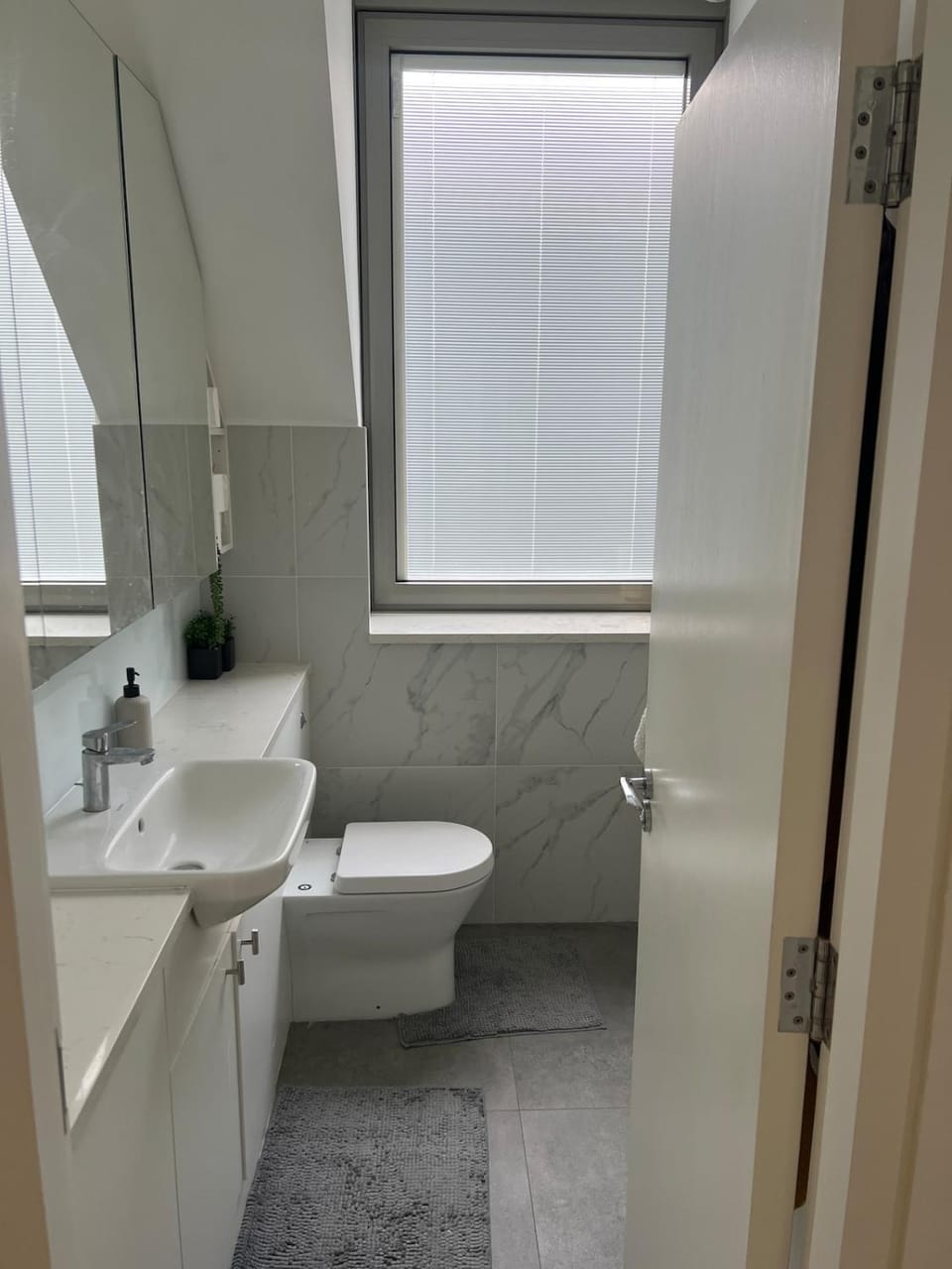 Modern 1-Bed Apartment in a Quiet Gated Community Apartment in Beckenham