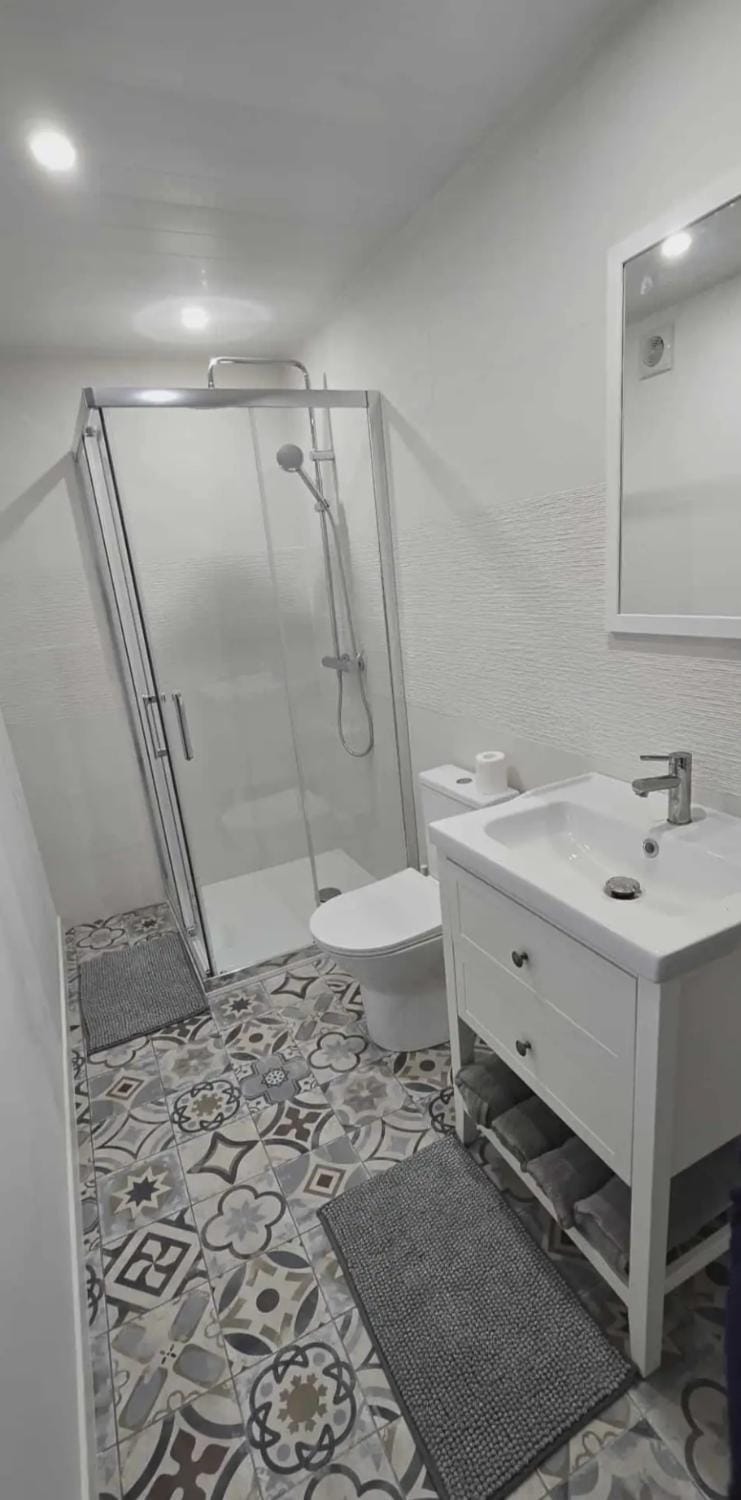Shower, Bathroom, towels