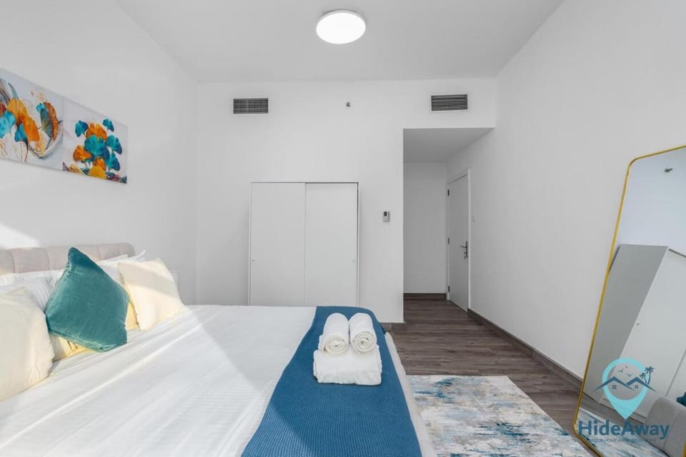 Stunning 1BR l JLTl Steps to Metro! Apartment in Dubai