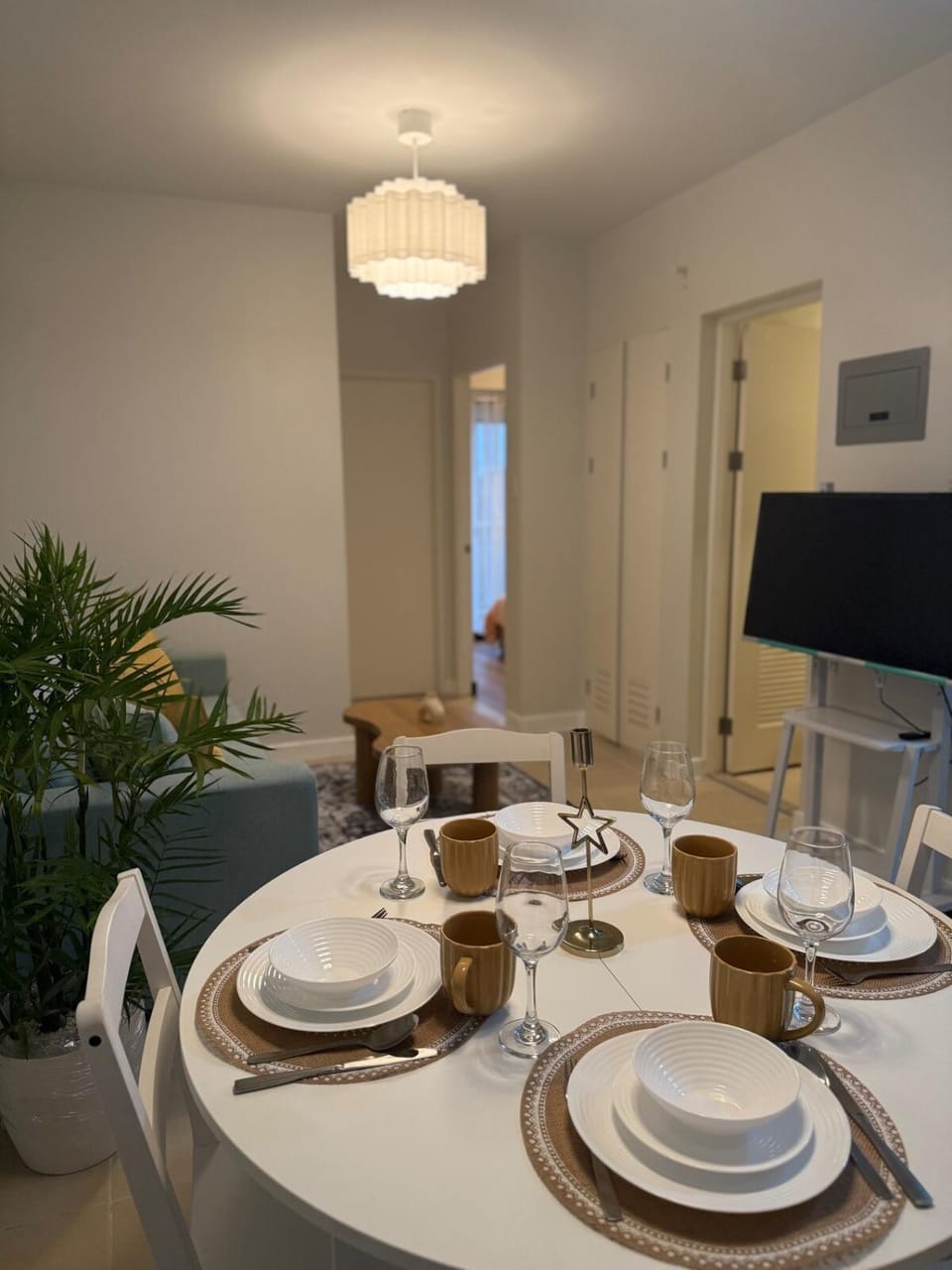 Stylish Cozy Nordic 2BR Netflix & Free Parking Apartment in Muntinlupa