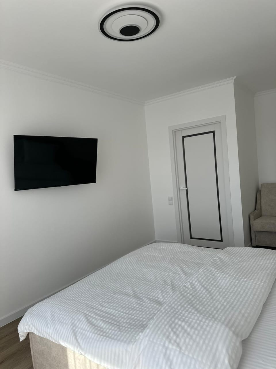 White loft ЖК Престиж СВІТЛО ЦІЛОДОБОВО Apartment in Ukraine