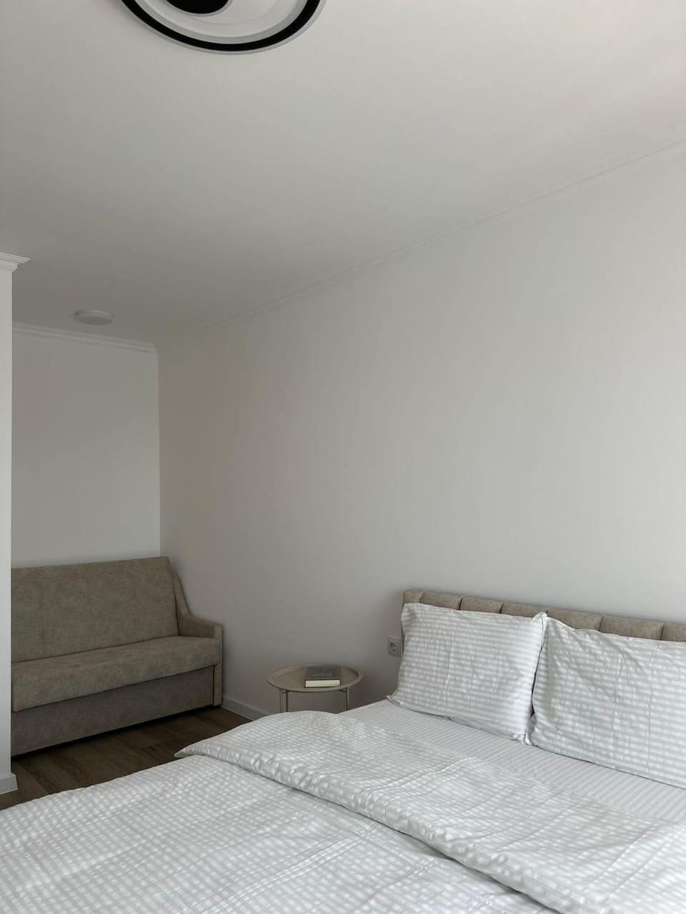 White loft ЖК Престиж СВІТЛО ЦІЛОДОБОВО Apartment in Ukraine