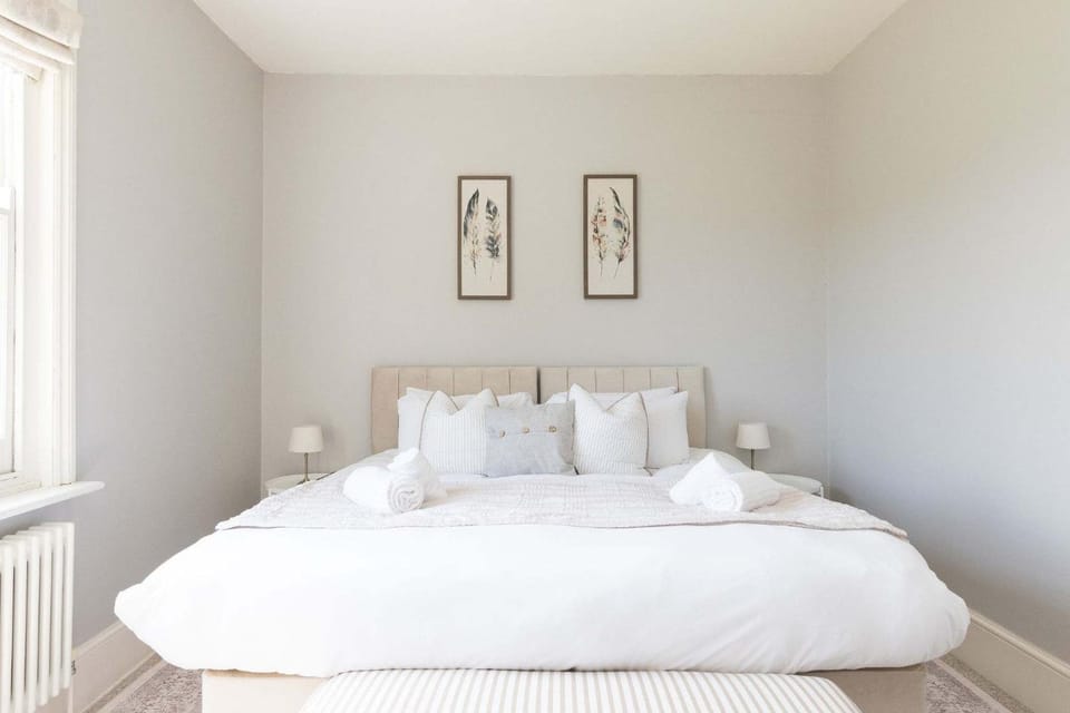 House & Annexe Sleeps 18 Heated Pool House in Chichester District