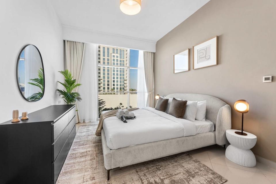 Free housekeeping visits during your stay - StayShort - Stylish 1-Bedroom Home Sleeps 4 in JVC Apartment in Dubai