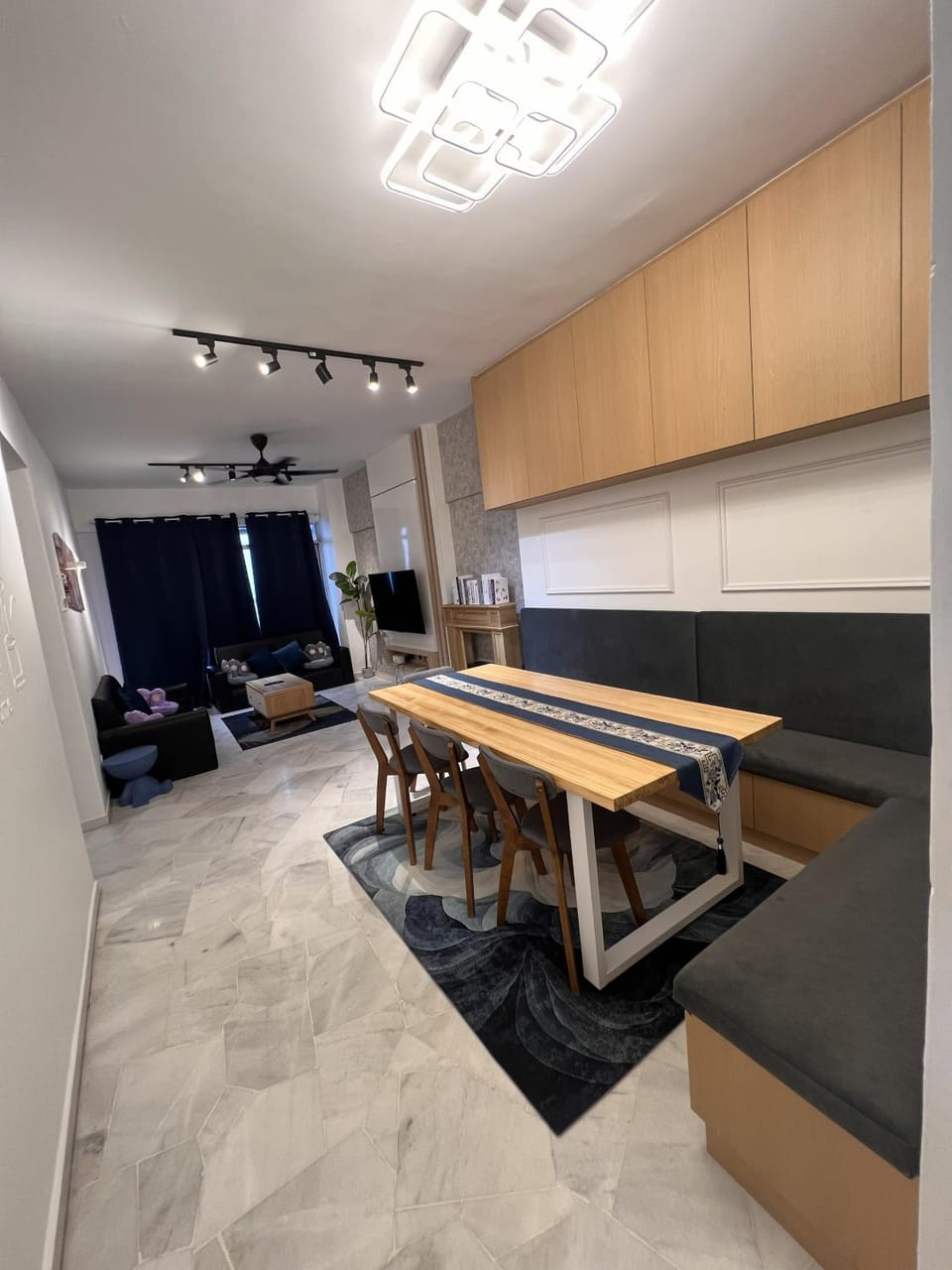 Kitchen or kitchenette, Living room, Seating area, Dining area