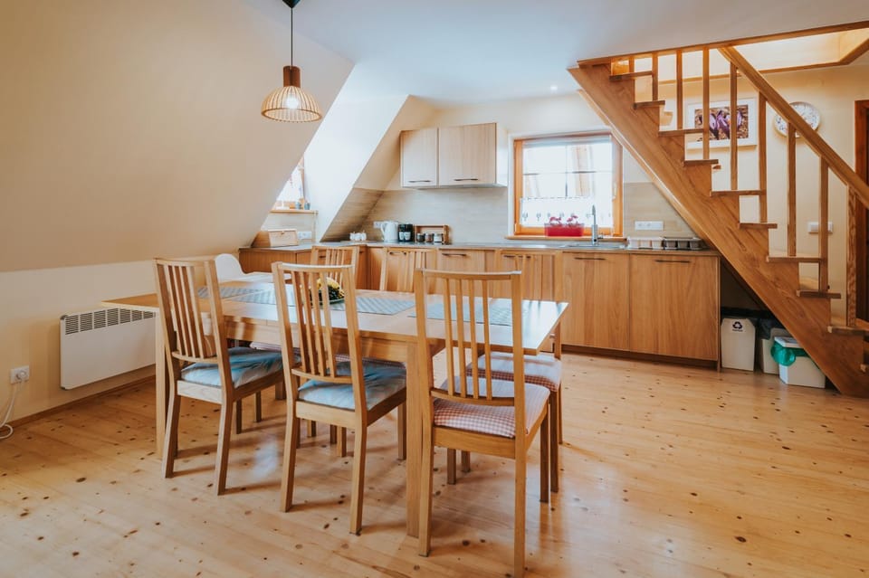 Kitchen or kitchenette, Dining area, stove