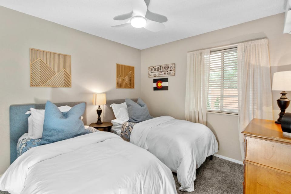 Modern Comfort Near Portal Park - Pet Friendly House in Colorado Springs