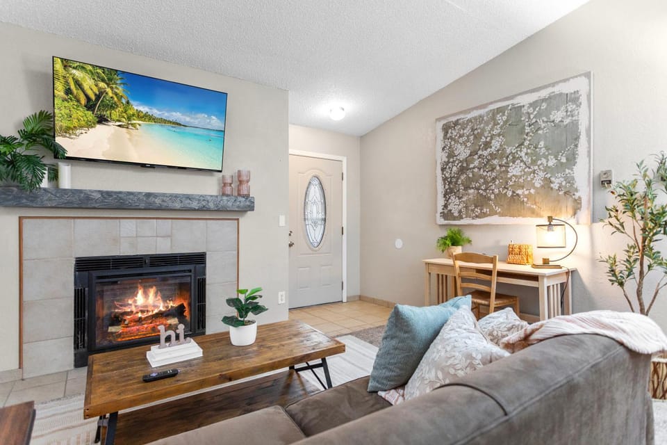 Modern Comfort Near Portal Park - Pet Friendly House in Colorado Springs