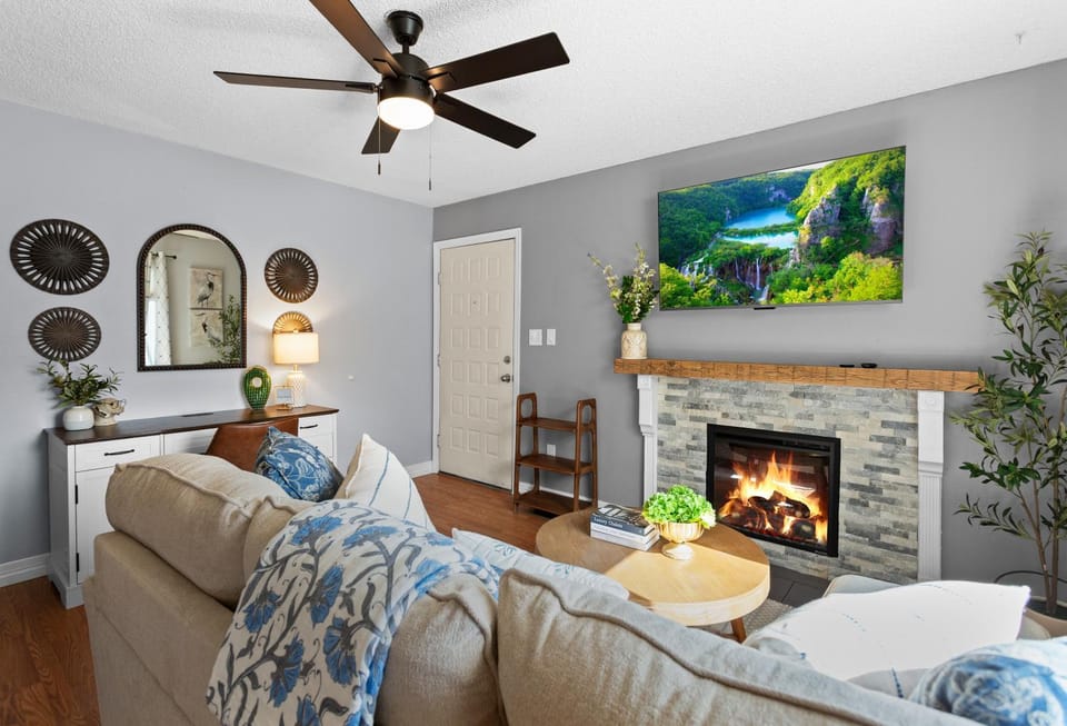The Stark House - End-Unit Townhome - Pet Friendly House in Colorado Springs