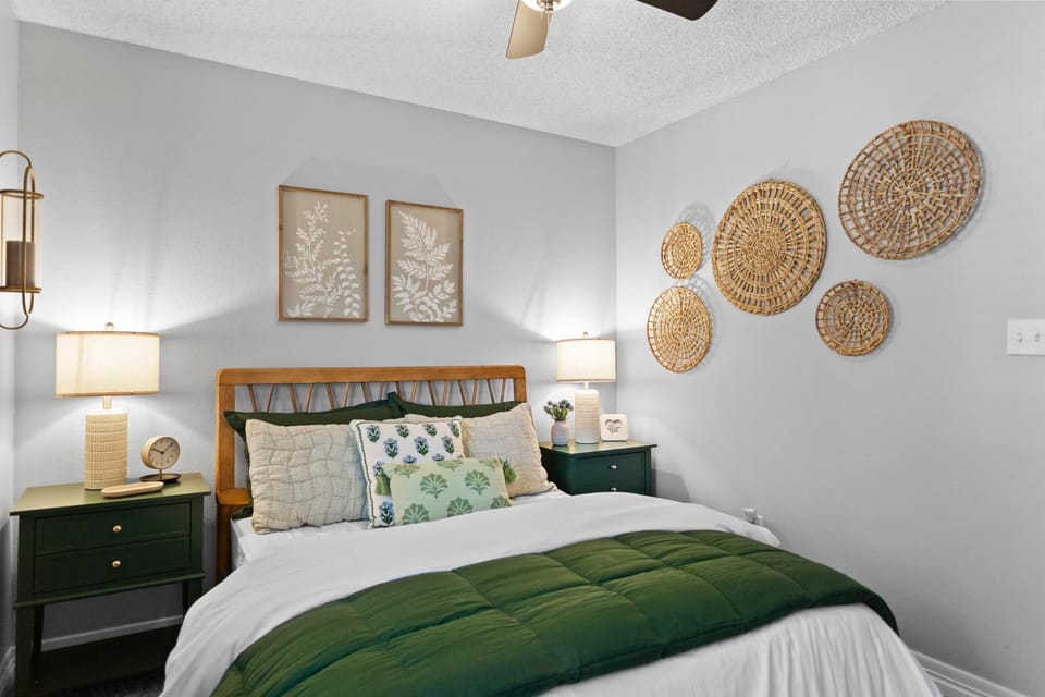 The Stark House - End-Unit Townhome - Pet Friendly House in Colorado Springs