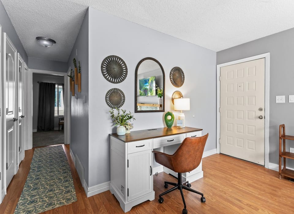 The Stark House - End-Unit Townhome - Pet Friendly House in Colorado Springs