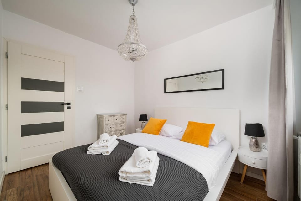 Bed, Photo of the whole room, Bedroom, towels, wardrobe