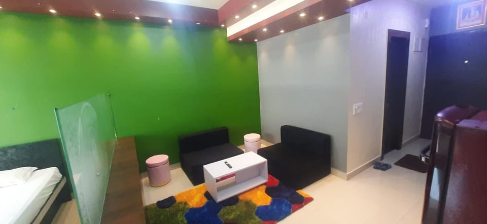 Reasonable Room and Suite near Airport, cc2, ecopark Kolkata Apartment in Kolkata