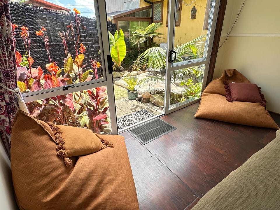 Pandora Cottage Beachfront Bed and Breakfast in Raglan