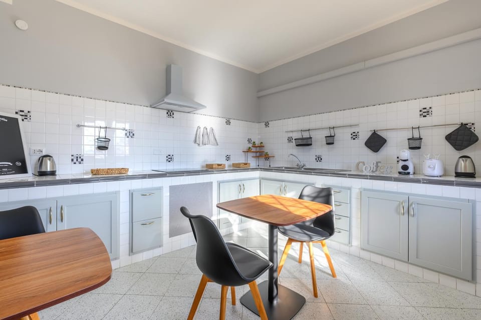Coffee/tea facilities, Kitchen or kitchenette, Dining area