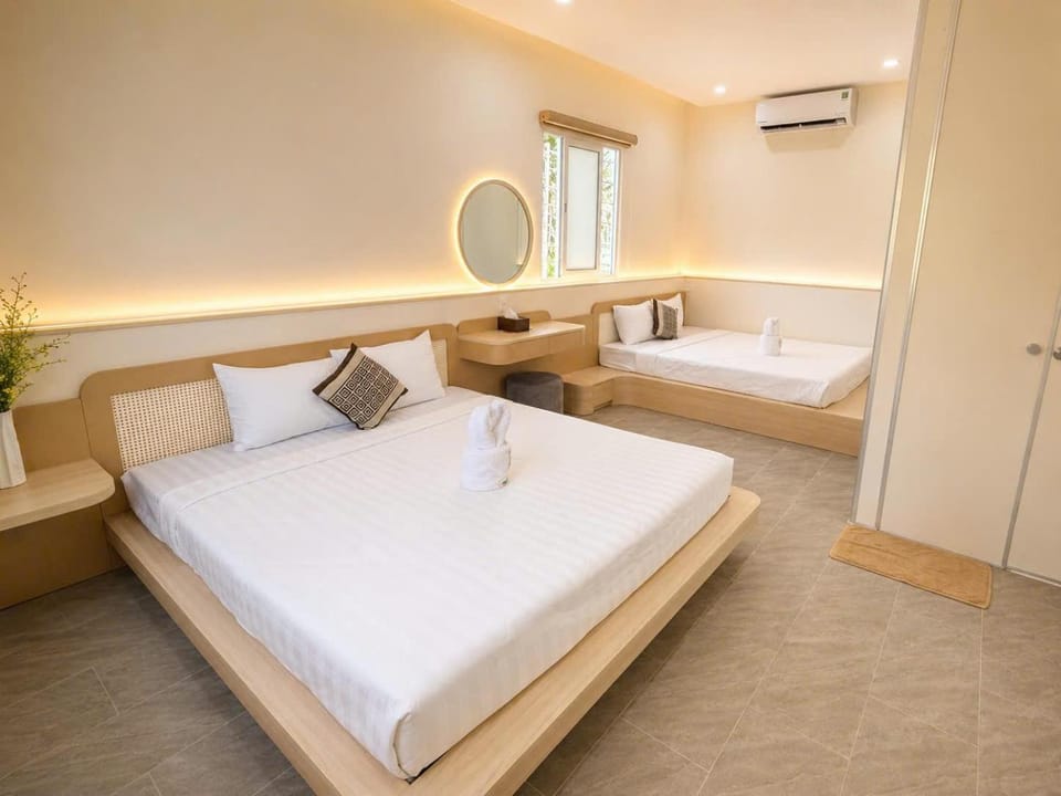 Bed, Photo of the whole room, Bedroom, air conditioner