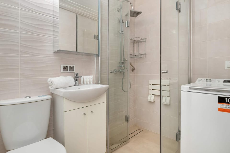 Shower, Toilet, Bathroom, washing machine